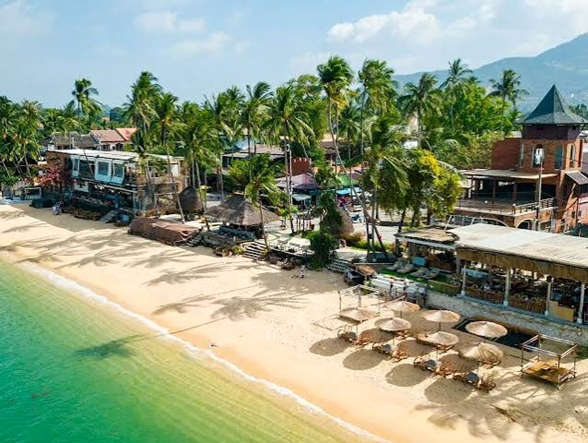 Fisherman's Village beachfront on a quiet Samui afternoon